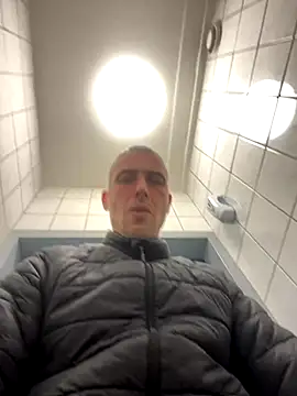 Snapshot of Rotteei1 chatting on November 5, 2025, 9:45 am Rotteei1 online show from November 5, 2025, 9:45 am