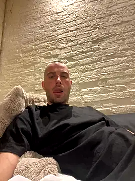 Snapshot of Rotteei1 chatting on November 29, 2025, 6:52 pm Rotteei1 online show from November 29, 2025, 6:52 pm