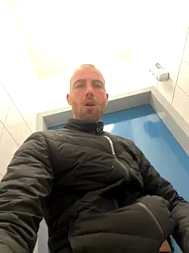 Snapshot of Rotteei1 chatting on November 19, 2025, 9:42 am Rotteei1 online show from November 19, 2025, 9:42 am