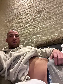 Snapshot of Rotteei1 chatting on December 16, 2025, 4:06 am Rotteei1 online show from December 16, 2025, 4:06 am