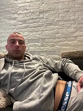 Rotteei1 online show from March 9, 2026, 9:46 am