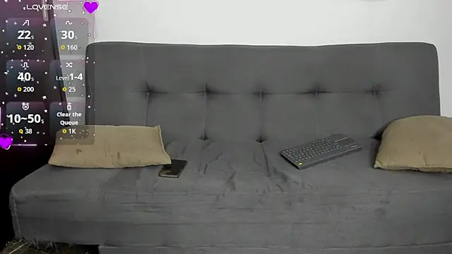 Snapshot of Nikki__uwu chatting on November 7, 2025, 7:40 pm Nikki uwu online show from November 7, 2025, 7:40 pm