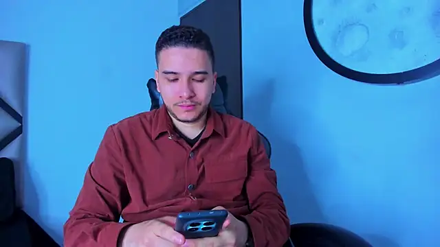 Snapshot of mike_257 chatting on November 20, 2025, 12:06 pm mike 257 online show from November 20, 2025, 12:06 pm