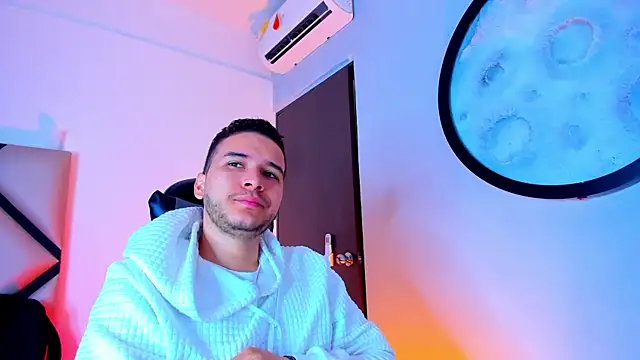 Snapshot of mike_257 chatting on November 24, 2025, 11:54 am mike 257 online show from November 24, 2025, 11:54 am