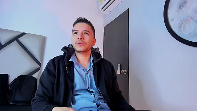 Snapshot of mike_257 chatting on October 29, 2025, 12:15 pm mike 257 online show from October 29, 2025, 12:15 pm