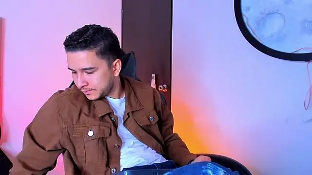 Snapshot of mike_257 chatting on November 12, 2025, 11:47 am mike 257 online show from November 12, 2025, 11:47 am