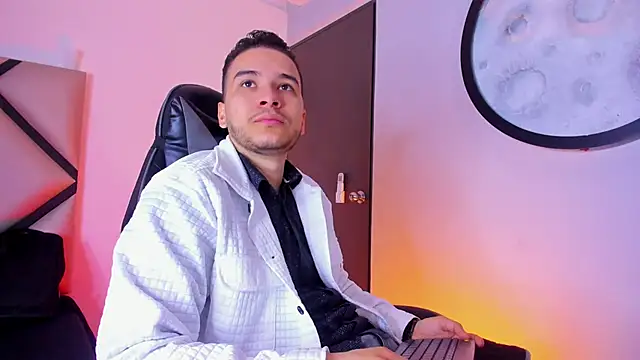 Snapshot of mike_257 chatting on November 19, 2025, 12:05 pm mike 257 online show from November 19, 2025, 12:05 pm