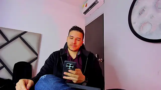 Snapshot of mike_257 chatting on October 24, 2025, 11:53 am mike 257 online show from October 24, 2025, 11:53 am