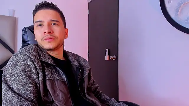 Snapshot of mike_257 chatting on November 10, 2025, 11:59 am mike 257 online show from November 10, 2025, 11:59 am