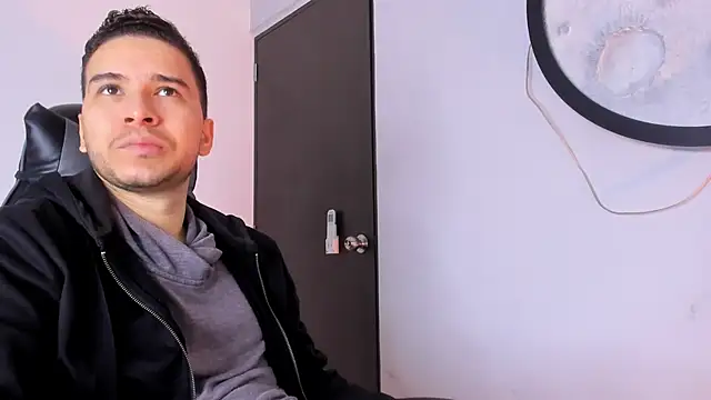 Snapshot of mike_257 chatting on November 6, 2025, 11:36 am mike 257 online show from November 6, 2025, 11:36 am