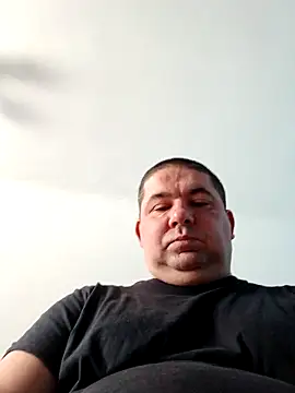 Snapshot of marek2355 chatting on October 25, 2025, 9:19 am marek2355 online show from October 25, 2025, 9:19 am