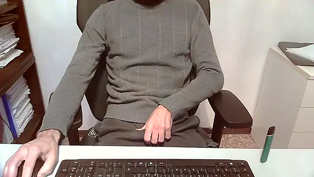 Snapshot of topg84 chatting on December 2, 2025, 6:31 pm topg84 online show from December 2, 2025, 6:31 pm