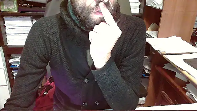 Snapshot of topg84 chatting on November 6, 2025, 5:17 pm topg84 online show from November 6, 2025, 5:17 pm