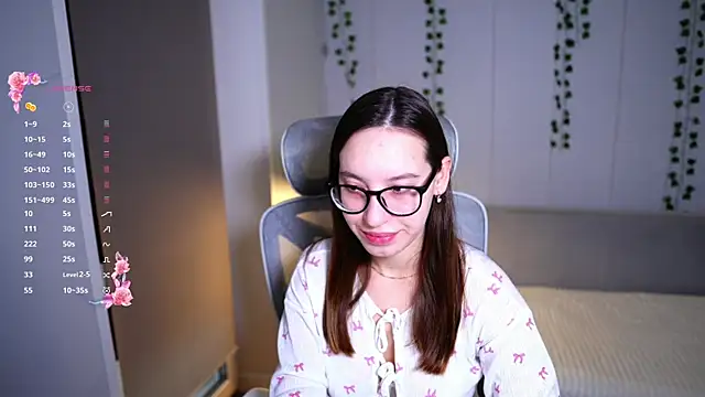 Snapshot of WhyEmmyCry chatting on December 15, 2025, 5:46 am WhyEmmyCry online show from December 15, 2025, 5:46 am