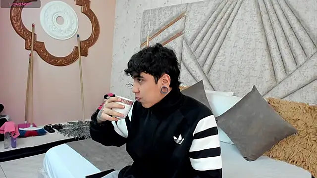 SantiOlsen online show from November 20, 2025, 12:06 pm