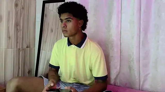 Snapshot of Pasion_morena chatting on November 18, 2025, 1:10 am Pasion morena online show from November 18, 2025, 1:10 am