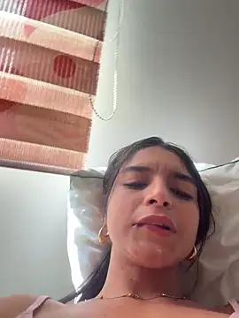 violeta365 online show from April 18, 2026, 7:51 pm