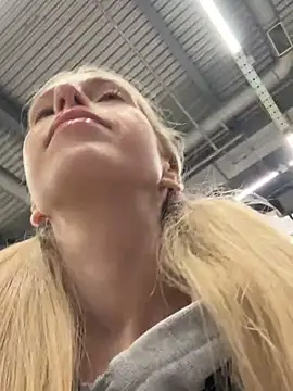 kira mia online show from November 30, 2025, 6:30 pm