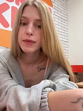 kira mia online show from July 7, 2026, 5:05 pm