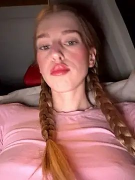 kira mia online show from January 13, 2026, 4:22 pm