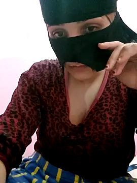 SandyAmr online show from April 3, 2026, 2:12 pm