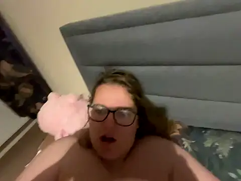 Scarletcum22 online show from November 18, 2025, 7:11 am