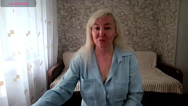 LadyKriss online show from May 28, 2026, 3:36 am