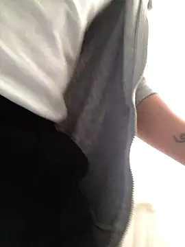 Snapshot of Axe-man_44 chatting on November 25, 2025, 8:36 am Axe-man 44 online show from November 25, 2025, 8:36 am