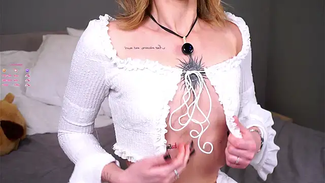 Snapshot of buvei chatting on December 18, 2025, 12:31 pm buvei online show from December 18, 2025, 12:31 pm