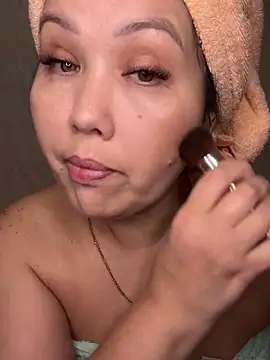 Love  Mom online show from November 8, 2025, 4:32 pm