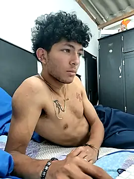 Snapshot of LyliaWood chatting on October 25, 2025, 7:47 pm LyliaWood online show from October 25, 2025, 7:47 pm