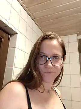 Snapshot of Cassy-Bloom chatting on February 10, 2026, 11:59 pm Cassy-Bloom online show from February 10, 2026, 11:59 pm