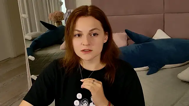 Snapshot of KirraMoss chatting on July 11, 2026, 10:37 am KirraMoss online show from July 11, 2026, 10:37 am