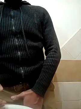 Snapshot of Romaeterna_ chatting on May 7, 2026, 3:37 pm Romaeterna online show from May 7, 2026, 3:37 pm