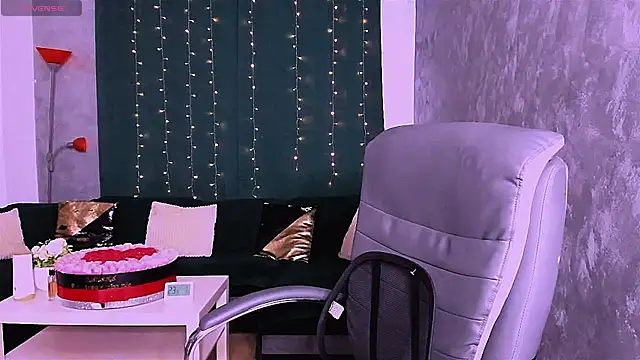 Snapshot of RheaLynn chatting on November 17, 2025, 10:03 pm RheaLynn online show from November 17, 2025, 10:03 pm