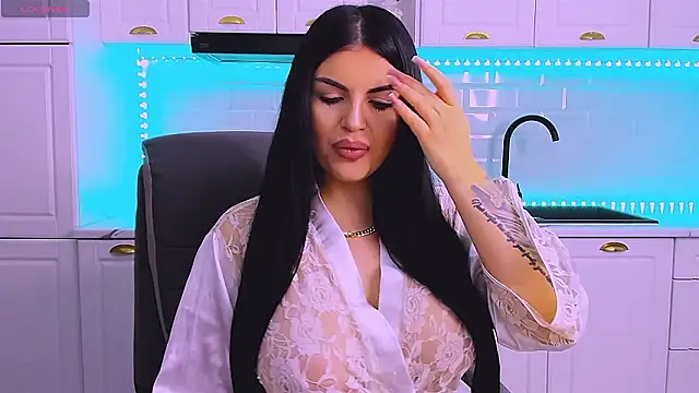 Snapshot of RheaLynn chatting on February 24, 2026, 9:59 pm RheaLynn online show from February 24, 2026, 9:59 pm