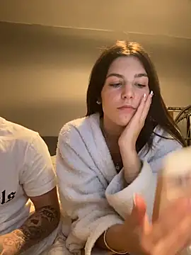 Brunnettebabe007 online show from November 4, 2025, 3:32 am