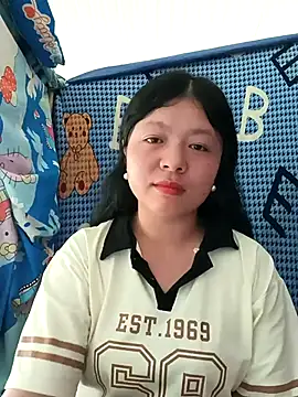 lisa-bae00 online show from April 13, 2026, 2:37 am