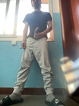 Paapii1098 online show from April 18, 2026, 1:13 pm