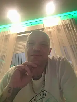 Snapshot of gitanoMad chatting on February 18, 2026, 10:39 pm gitanoMad online show from February 18, 2026, 10:39 pm