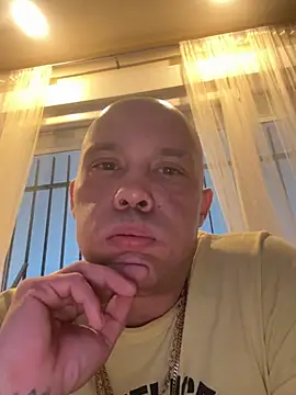 Snapshot of gitanoMad chatting on February 12, 2026, 5:23 pm gitanoMad online show from February 12, 2026, 5:23 pm