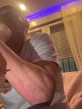 Snapshot of gitanoMad chatting on February 5, 2026, 10:27 pm gitanoMad online show from February 5, 2026, 10:27 pm