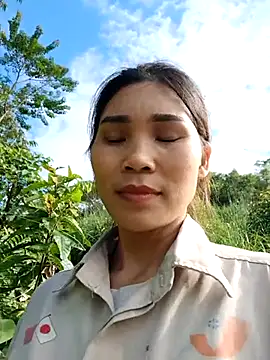 Snapshot of Bear_bear0 chatting on October 27, 2025, 2:01 am Bear bear0 online show from October 27, 2025, 2:01 am