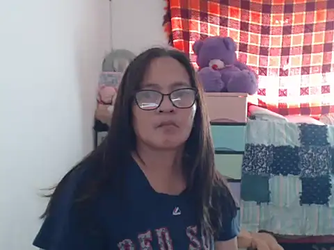 Snapshot of Kinkybela2025 chatting on November 18, 2025, 12:37 am Kinkybela2025 online show from November 18, 2025, 12:37 am