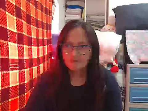 Snapshot of Kinkybela2025 chatting on December 4, 2025, 12:53 am Kinkybela2025 online show from December 4, 2025, 12:53 am