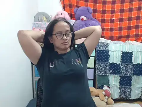 Snapshot of Kinkybela2025 chatting on November 15, 2025, 2:15 am Kinkybela2025 online show from November 15, 2025, 2:15 am