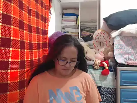 Snapshot of Kinkybela2025 chatting on November 28, 2025, 12:55 am Kinkybela2025 online show from November 28, 2025, 12:55 am