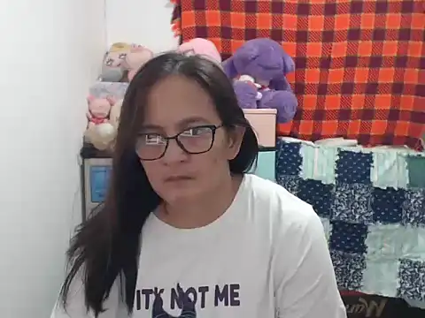 Snapshot of Kinkybela2025 chatting on October 31, 2025, 4:03 pm Kinkybela2025 online show from October 31, 2025, 4:03 pm