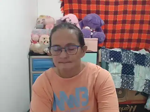 Snapshot of Kinkybela2025 chatting on November 2, 2025, 10:09 am Kinkybela2025 online show from November 2, 2025, 10:09 am