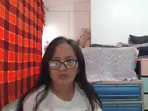 Snapshot of Kinkybela2025 chatting on January 10, 2026, 12:50 am Kinkybela2025 online show from January 10, 2026, 12:50 am